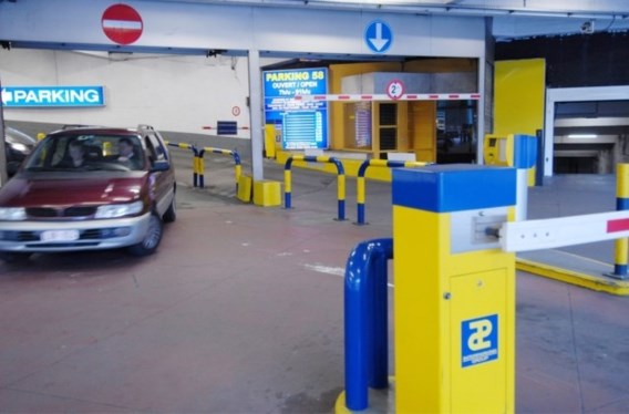 Brusselse ondergrondse parkings kreunen onder verkeerssituatie: ‘Twee uur aanschuiven om buiten te geraken’