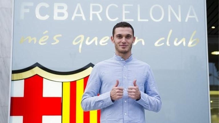 De vreemdste contractclausules: polyvalente Vermaelen, premie bij nederlaag en reclame voor rioleringsbedrijf