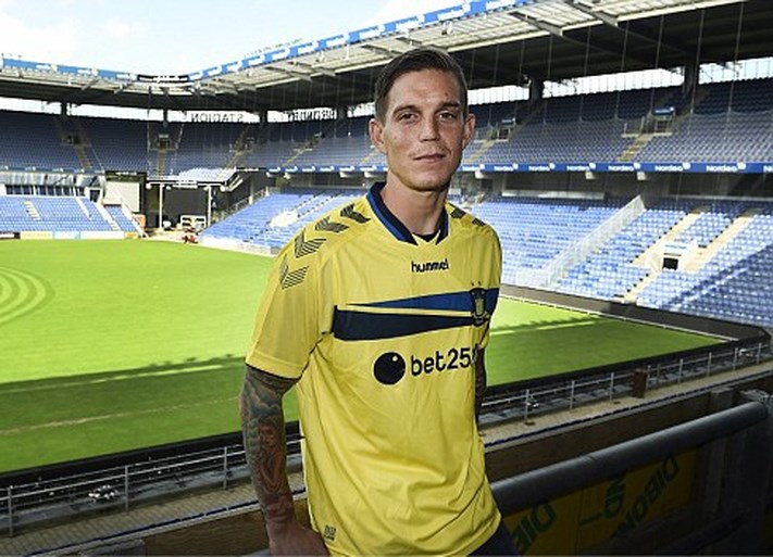 De vreemdste contractclausules: polyvalente Vermaelen, premie bij nederlaag en reclame voor rioleringsbedrijf