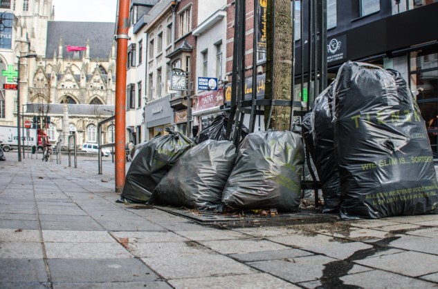 Verniel ga werken kan niet zien Veertienduizend Tiense vuilniszakken blijven staan (Tienen) | De Standaard  Mobile