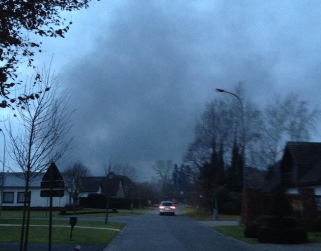 Bedrijf volledig vernield na hevige brand in buurt van E17