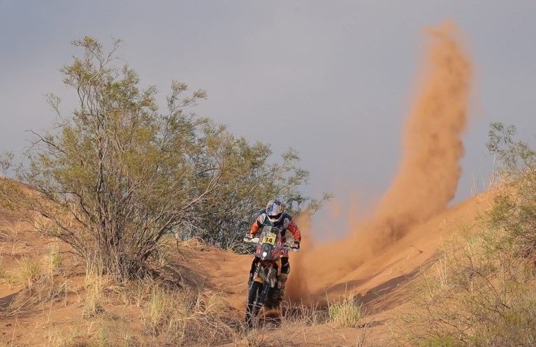 Sam Sunderland (KTM) steekt eindzege bij motorrijders op zak, Vanderweyen is 76e
