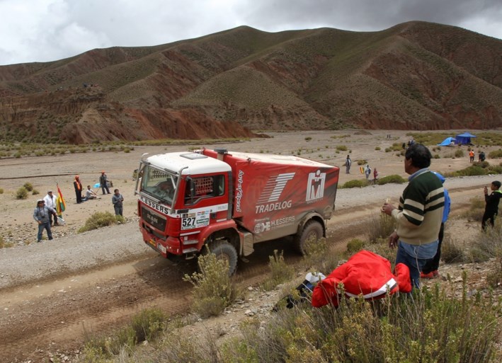 Van den Brink wint Dakar-rit bij truckers, De Rooy is leider af