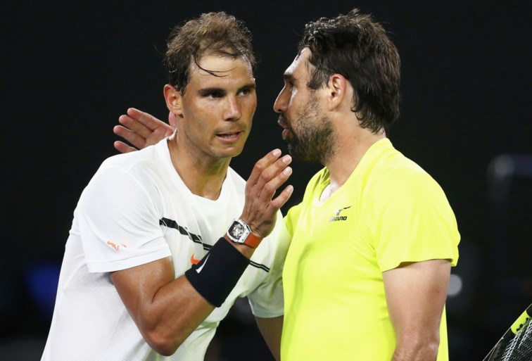 AUSTRALIAN OPEN. Titelverdediger Djokovic en Radwanska uitgeschakeld, Serena en Nadal stomen door