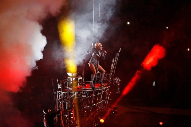 VIDEO. Herbekijk de Super Bowl-show van Lady Gaga