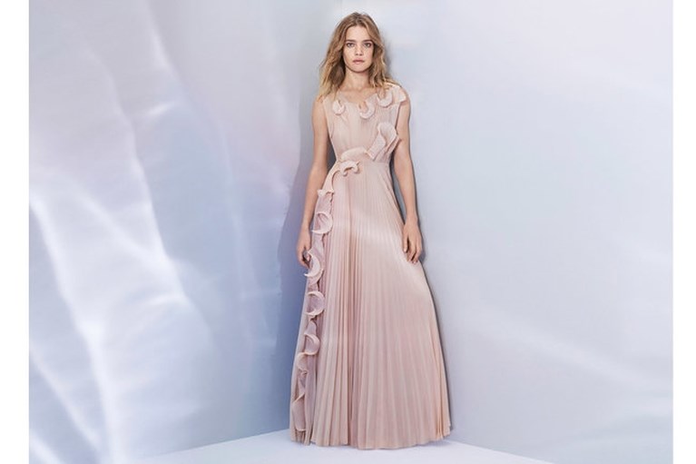H&M ontwerpt jurk van plastic afval uit zee