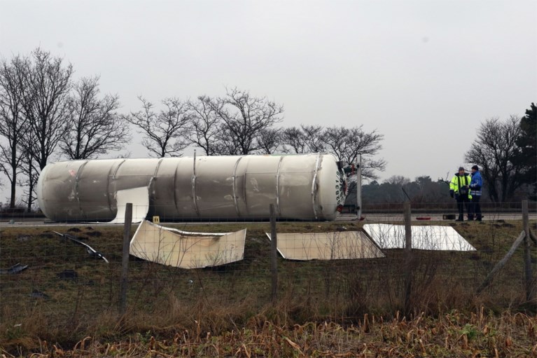 Complexe takeling van tankwagen E34 begonnen: snelweg nu ook richting Antwerpen dicht