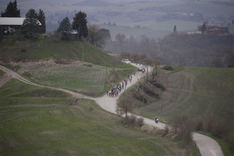 Van Avermaet en Wellens schitteren in spectaculaire Strade Bianche, maar Kwiatkowski wint