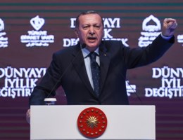 VIDEO. Erdogan roept op tot sancties tegen Nederland