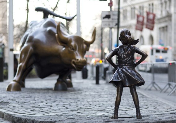 Terreur en boter op het hoofd van onverschrokken meisjes in Wall Street 