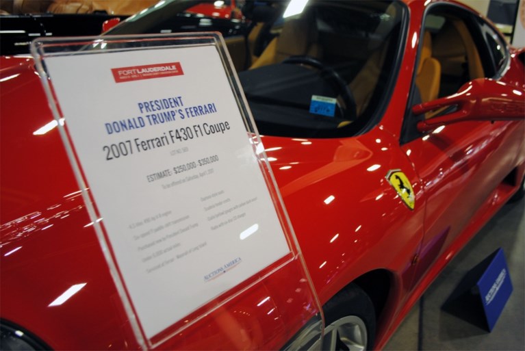 Ferrari van Trump onder de hamer voor 270.000 dollar