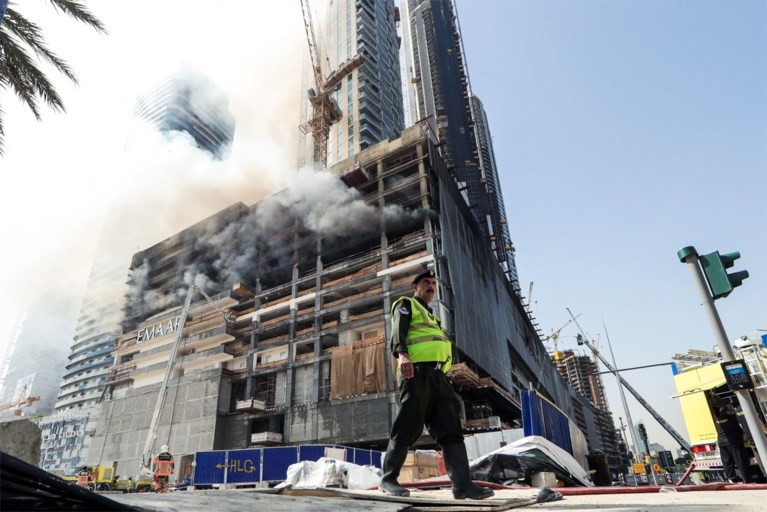 Grote brand in wolkenkrabber onder constructie in Dubai