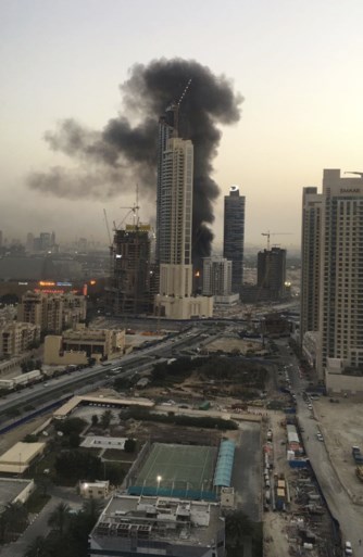 Grote brand in wolkenkrabber onder constructie in Dubai
