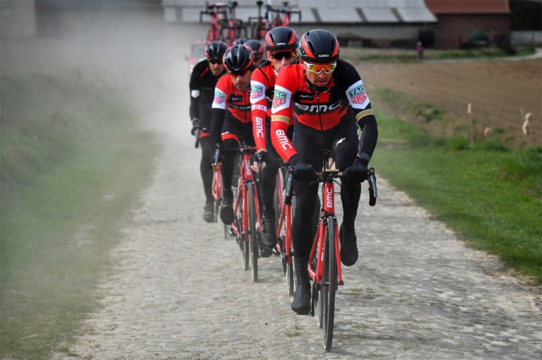 BMC doet lange training op kasseien van Roubaix, op vraag van Van Avermaet