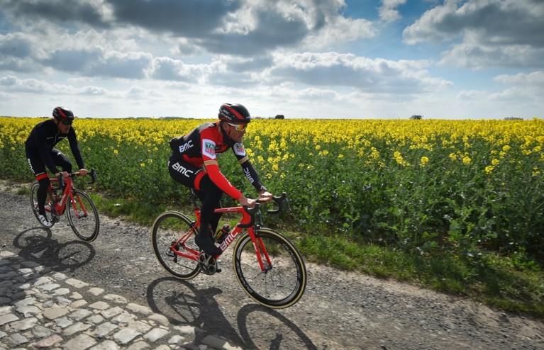 BMC doet lange training op kasseien van Roubaix, op vraag van Van Avermaet