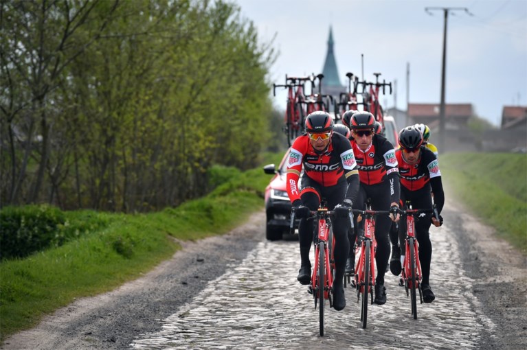 BMC doet lange training op kasseien van Roubaix, op vraag van Van Avermaet