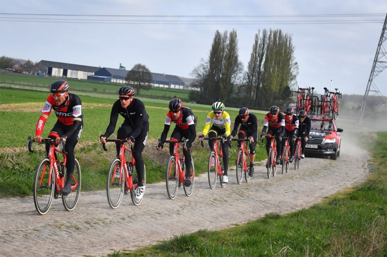 BMC doet lange training op kasseien van Roubaix, op vraag van Van Avermaet