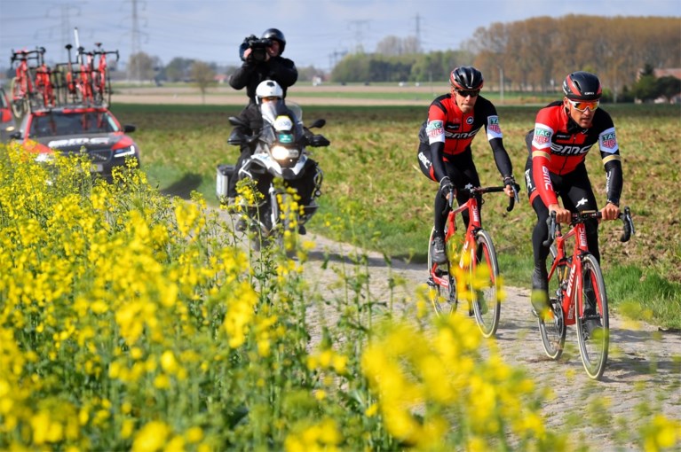 BMC doet lange training op kasseien van Roubaix, op vraag van Van Avermaet