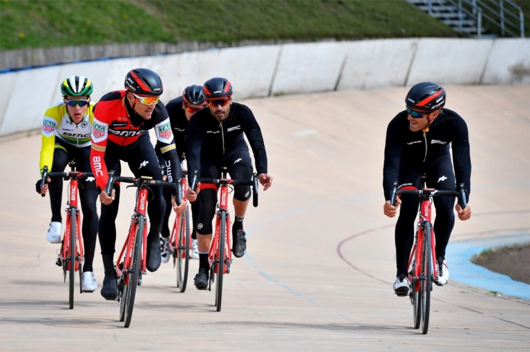 BMC doet lange training op kasseien van Roubaix, op vraag van Van Avermaet