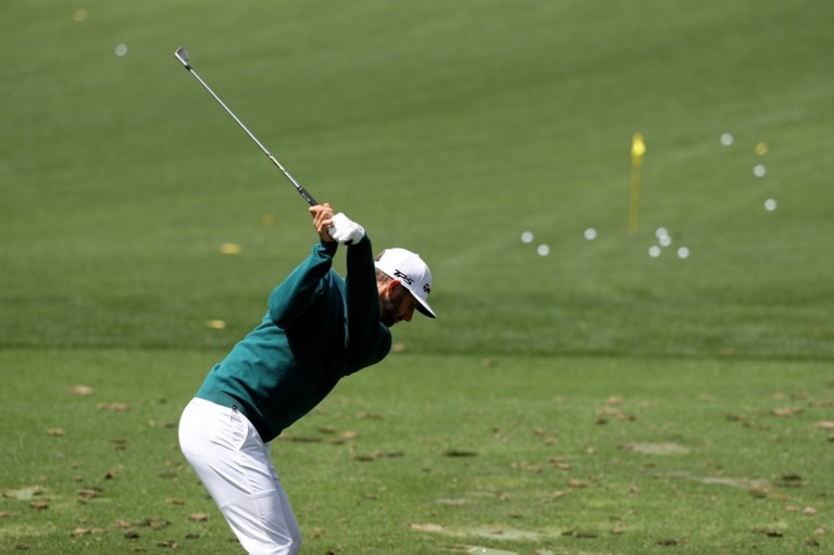 Topfavoriet op Masters golf moet opgeven... na domme val met slippers op trap