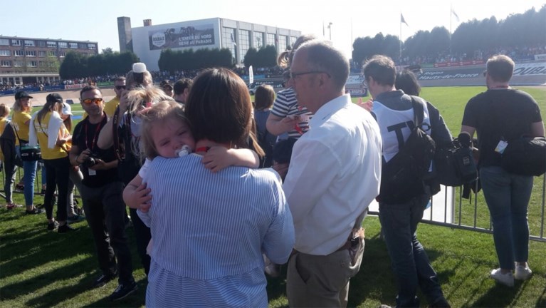 Vrouw en tweeling wachten afscheidnemende Tom Boonen op in Roubaix