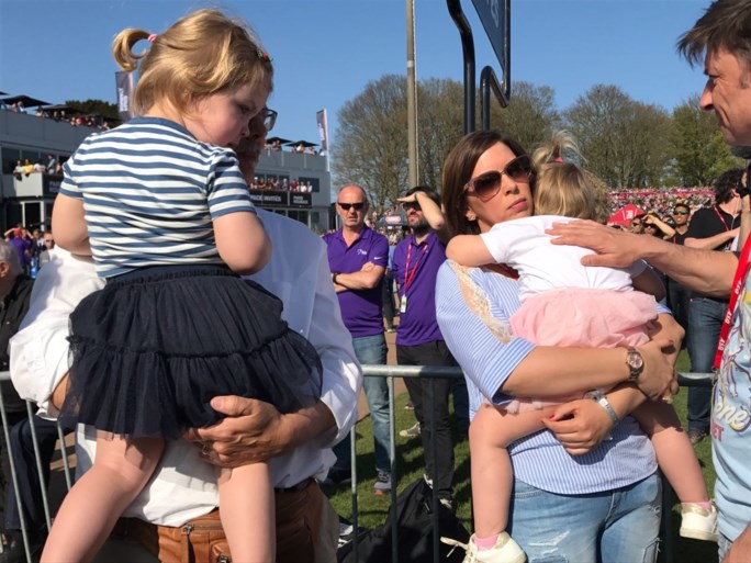 Vrouw en tweeling wachten afscheidnemende Tom Boonen op in Roubaix