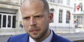 Francken haalt uit naar voorganger: ‘Hij regulariseerde criminelen bij de vleet’