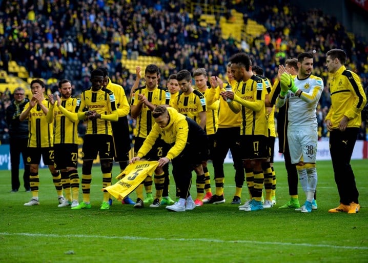 Dortmund-spelers eren Bartra, topman wilde club terugtrekken uit Champions League