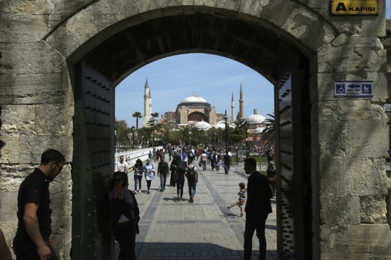 Twee doden bij schietpartij aan Turks stemlokaal