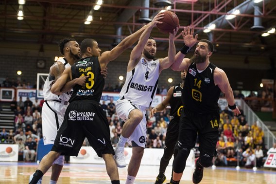 Oostende wint spannende topper tegen Brussels en loopt uit