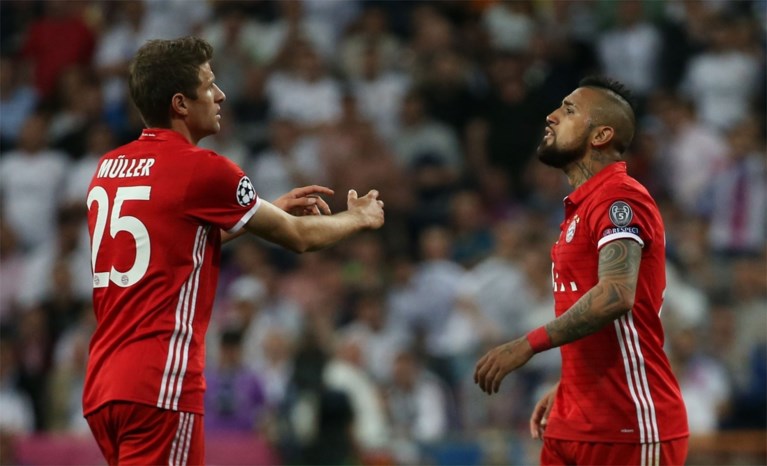 Ronaldo schiet Real (vanuit buitenspel) naar halve finales, Bayern pas onderuit in verlengingen