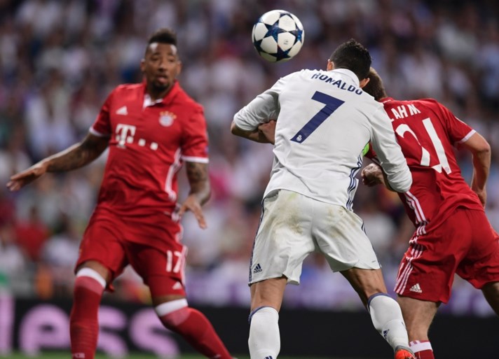Ronaldo schiet Real (vanuit buitenspel) naar halve finales, Bayern pas onderuit in verlengingen