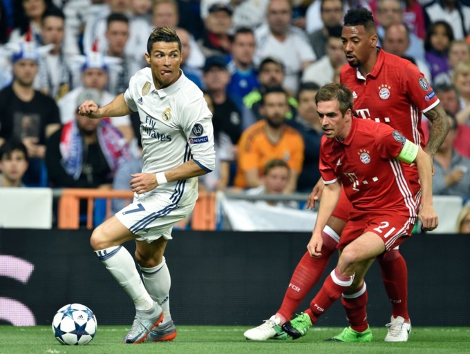 Ronaldo schiet Real (vanuit buitenspel) naar halve finales, Bayern pas onderuit in verlengingen