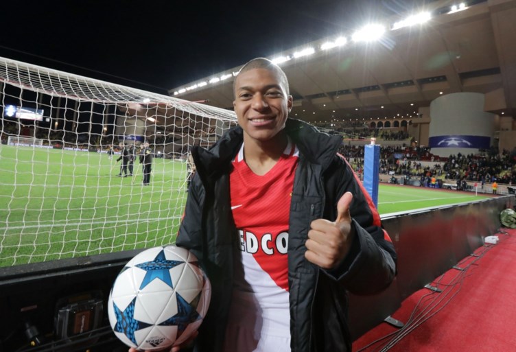 Monaco dendert voorbij geteisterd Dortmund naar halve finales Champions League