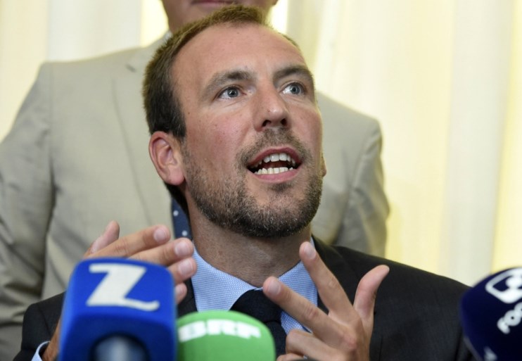 Francken haalt uit naar voorganger: ‘Hij regulariseerde criminelen bij de vleet’
