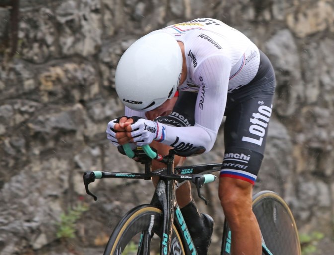 Porte overklast Yates in tijdrit en pakt eindzege in Ronde van Romandië, dagzege is voor Roglic