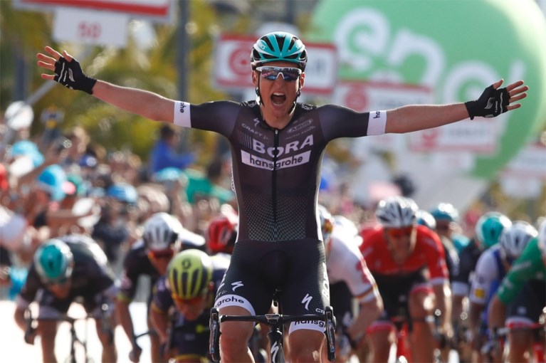 Sensatie in de Giro: Pöstlberger grist eerste roze trui voor de neus van sprinters weg