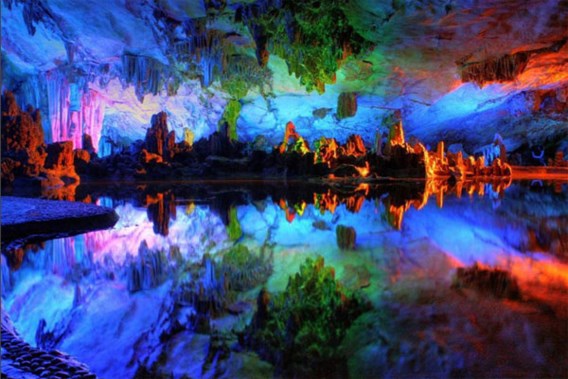 Kleurrijk spektakel in Chinese grotten