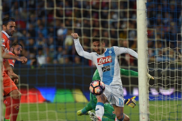 Fenomeen Mertens blijft maar scoren: nu al nummers 26 en 27 tegen Fiorentina