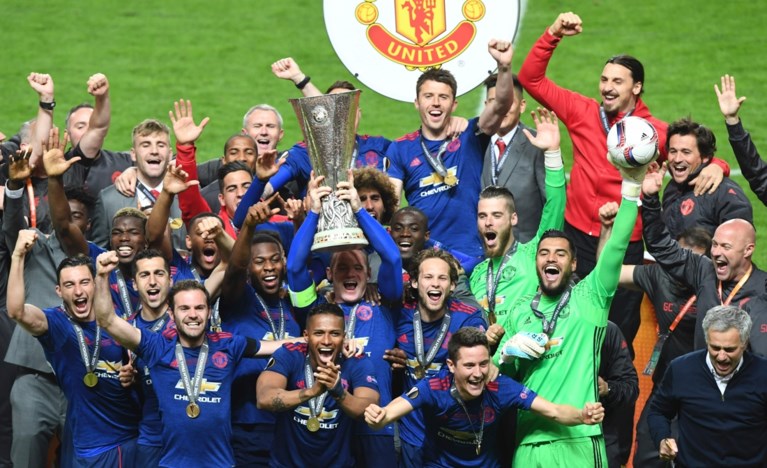 Fellaini en Man United troosten Manchester met eerste eindzege in Europa League