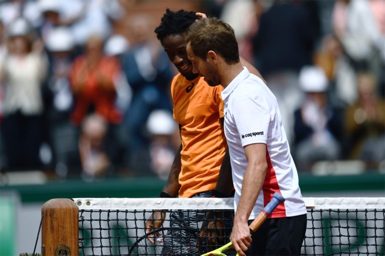Nadal en Djokovic stomen door naar laatste acht in Parijs, Gasquet geeft op