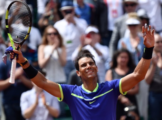Nadal en Djokovic stomen door naar laatste acht in Parijs, Gasquet geeft op
