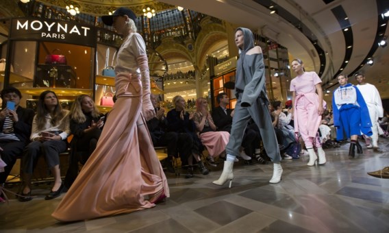 'Invloedrijkste figuur in modewereld' heeft buik vol van defilés