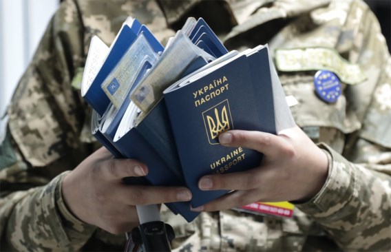 Oekraïeners vieren afschaffing visum naar Europa