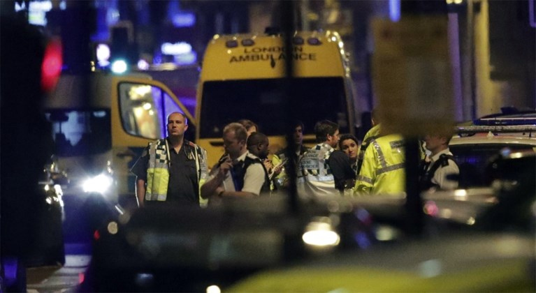 Eén dode en minstens acht gewonden nadat bestelwagen inrijdt op voetgangers in Londen