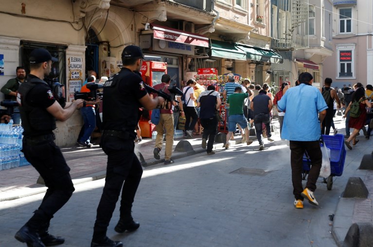 Turkse politie schiet rubberkogels om Gay Pride te verhinderen
