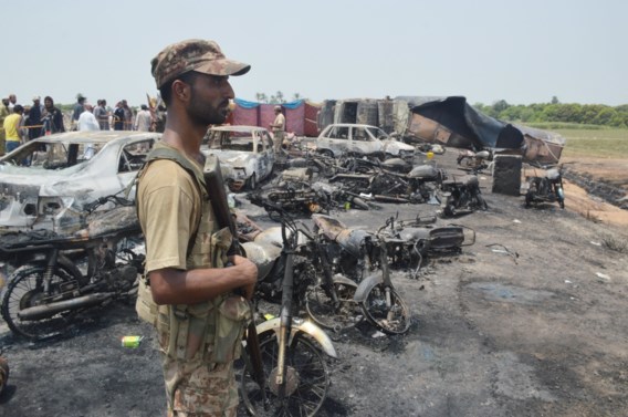 Zeker 132 doden bij ongeval met tankwagen in Pakistan