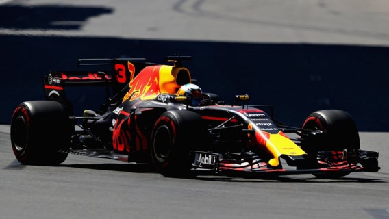 Ricciardo wint spektakelrace in Azerbeidzjan, potjes koken over bij Hamilton en Vettel