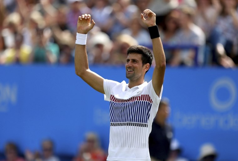 Novak Djokovic pakt eindzege in Eastbourne en is klaar voor Wimbledon