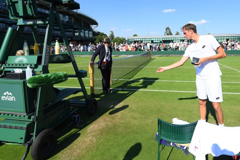 Slechte verliezer: Rus gooit na nederlaag tegen Bemelmans met muntstukken naar umpire